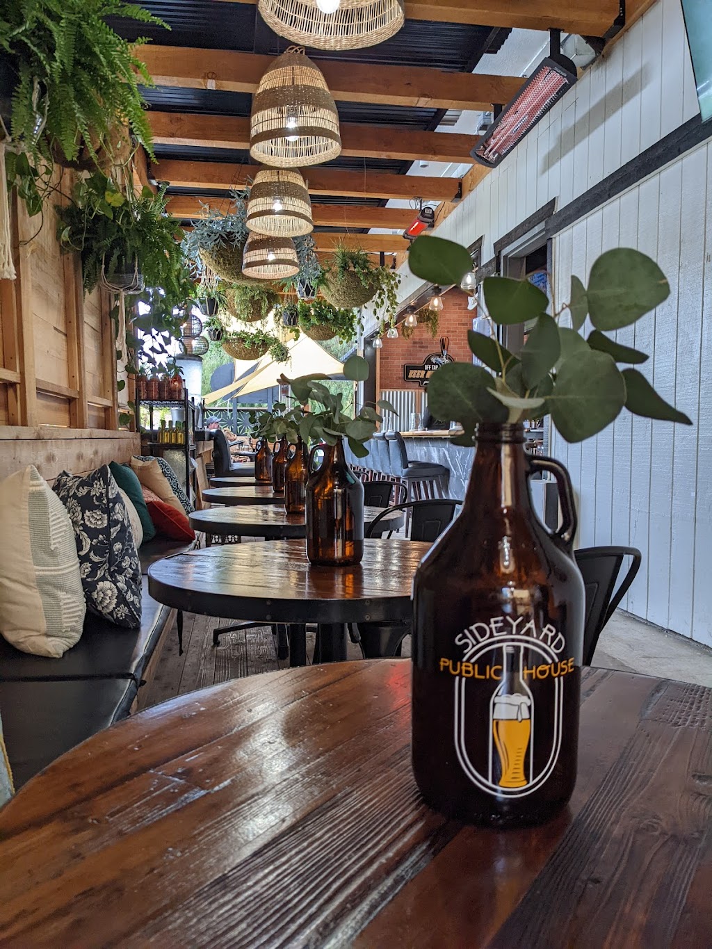 Side Yard Public House | restaurant | 10326 Meadow Glen Way E, Escondido, CA 92026, USA | 7602971051 OR +1 760-297-1051