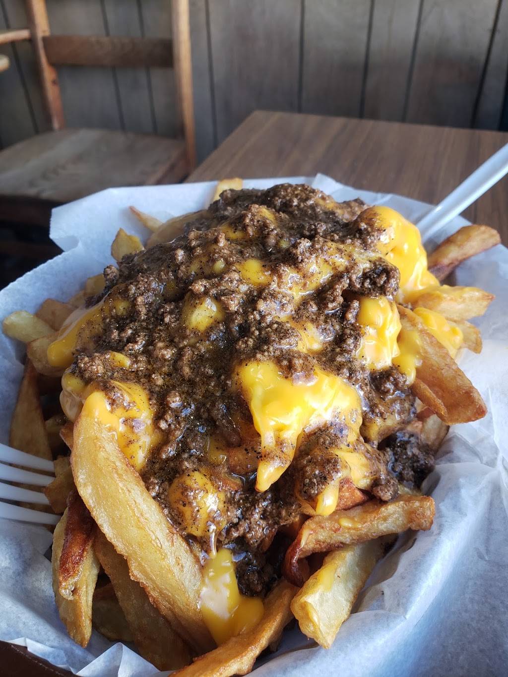 Grahams hot dogs | restaurant | 931 Bedford St, Fall River, MA 02723, USA | 5086789574 OR +1 508-678-9574