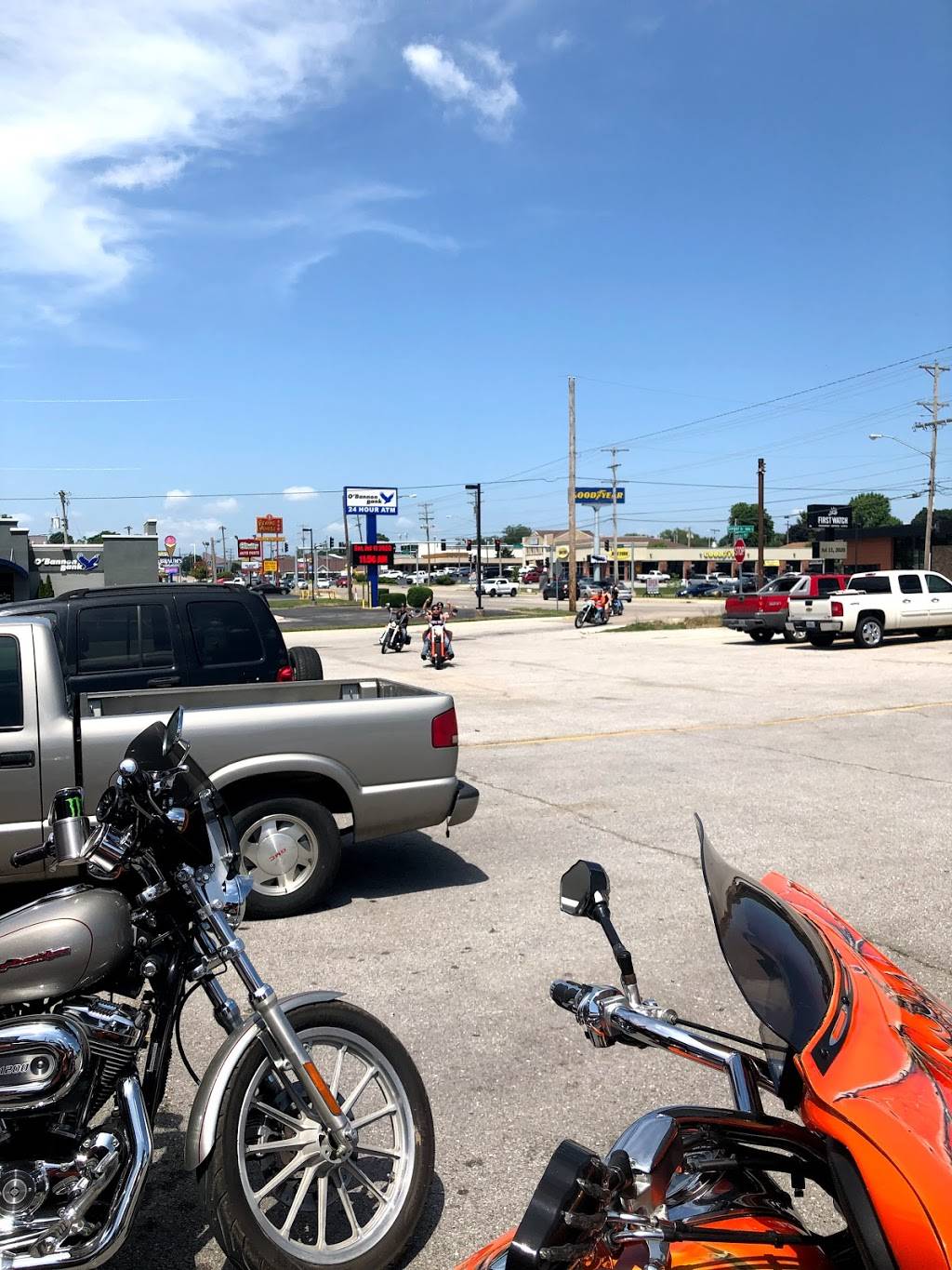 W. F. Codys | restaurant | 3138 E Sunshine St, Springfield, MO 65804, USA | 4178878083 OR +1 417-887-8083