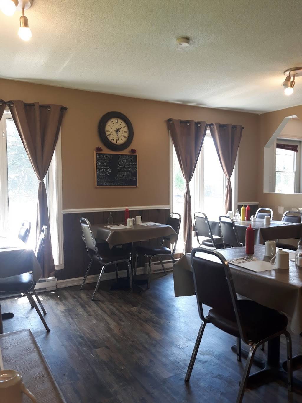 Restaurant Malyvia | restaurant | 269 Chemin Pontbriand, Lac-des-Loups, QC J0X 3K0, Canada | 8194564440 OR +1 819-456-4440