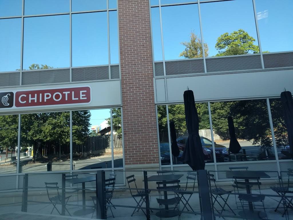Chipotle Mexican Grill | restaurant | 6707 Old Dominion Dr Ste 110, McLean, VA 22101, USA | 5715331815 OR +1 571-533-1815