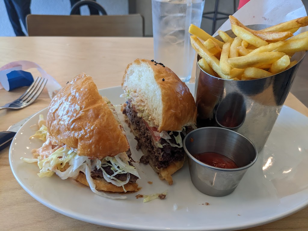 Daily Grinds | cafe | 6750 Gaylord Pkwy Ste. 130, Frisco, TX 75034, USA | 4697773200 OR +1 469-777-3200