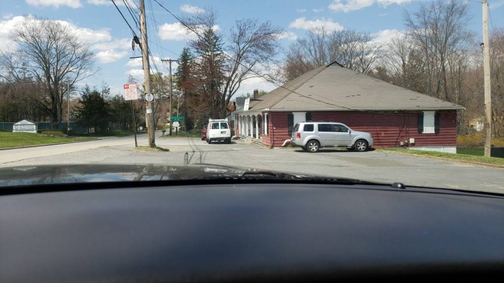 Finchs Country Store | meal takeaway | 4 Bedford-Banksville Rd, Bedford, NY 10506, USA | 9142053699 OR +1 914-205-3699