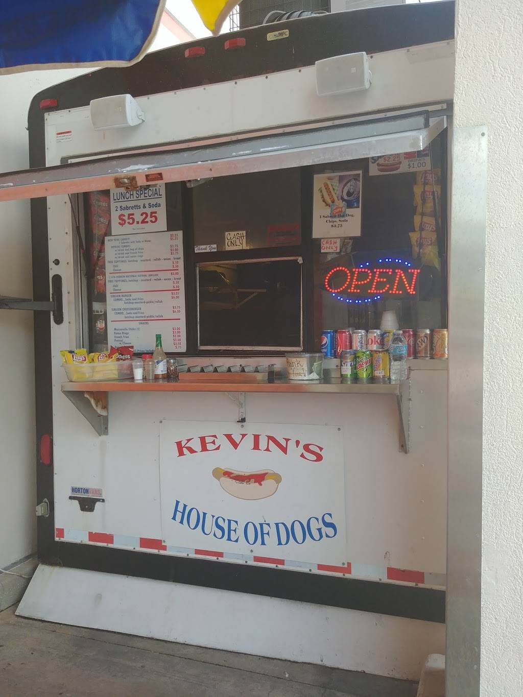 Kevins House of Dogs | restaurant | 10017 US-19, Port Richey, FL 34668, USA | 7272432391 OR +1 727-243-2391