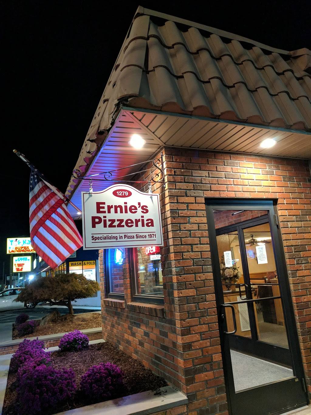 Ernies Pizzeria | restaurant | 1279 Whalley Ave, New Haven, CT 06515, USA | 2033873362 OR +1 203-387-3362