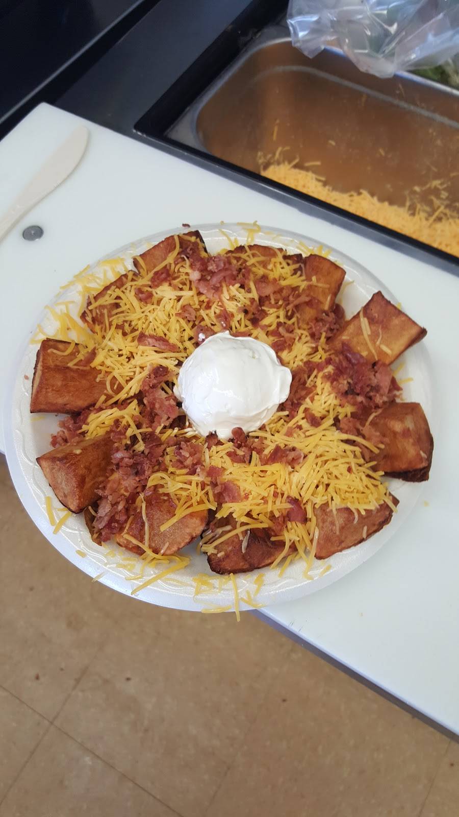 Hog Wild Pit Bar-B-Q | restaurant | 8821W 21st Street N, Wichita, KS 67205, USA | 3167217775 OR +1 316-721-7775