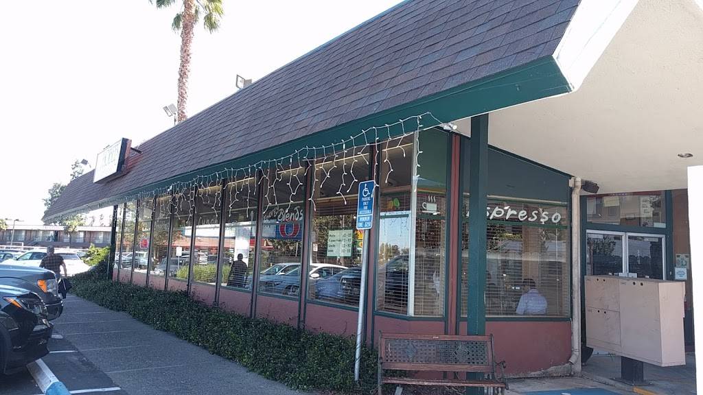 Hobees | restaurant | 800 W Ahwanee Ave, Sunnyvale, CA 94085, USA | 4085243580 OR +1 408-524-3580