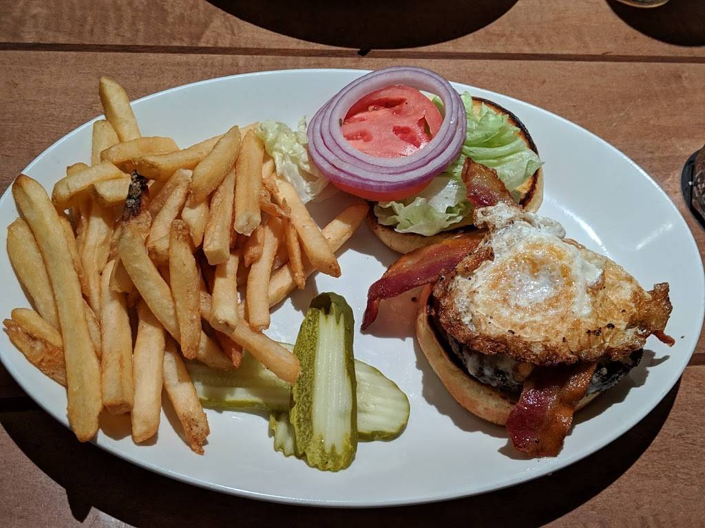 Houlihans | restaurant | 9365 Rain Lily Trail, Fort Worth, TX 76177, USA | 8177502190 OR +1 817-750-2190