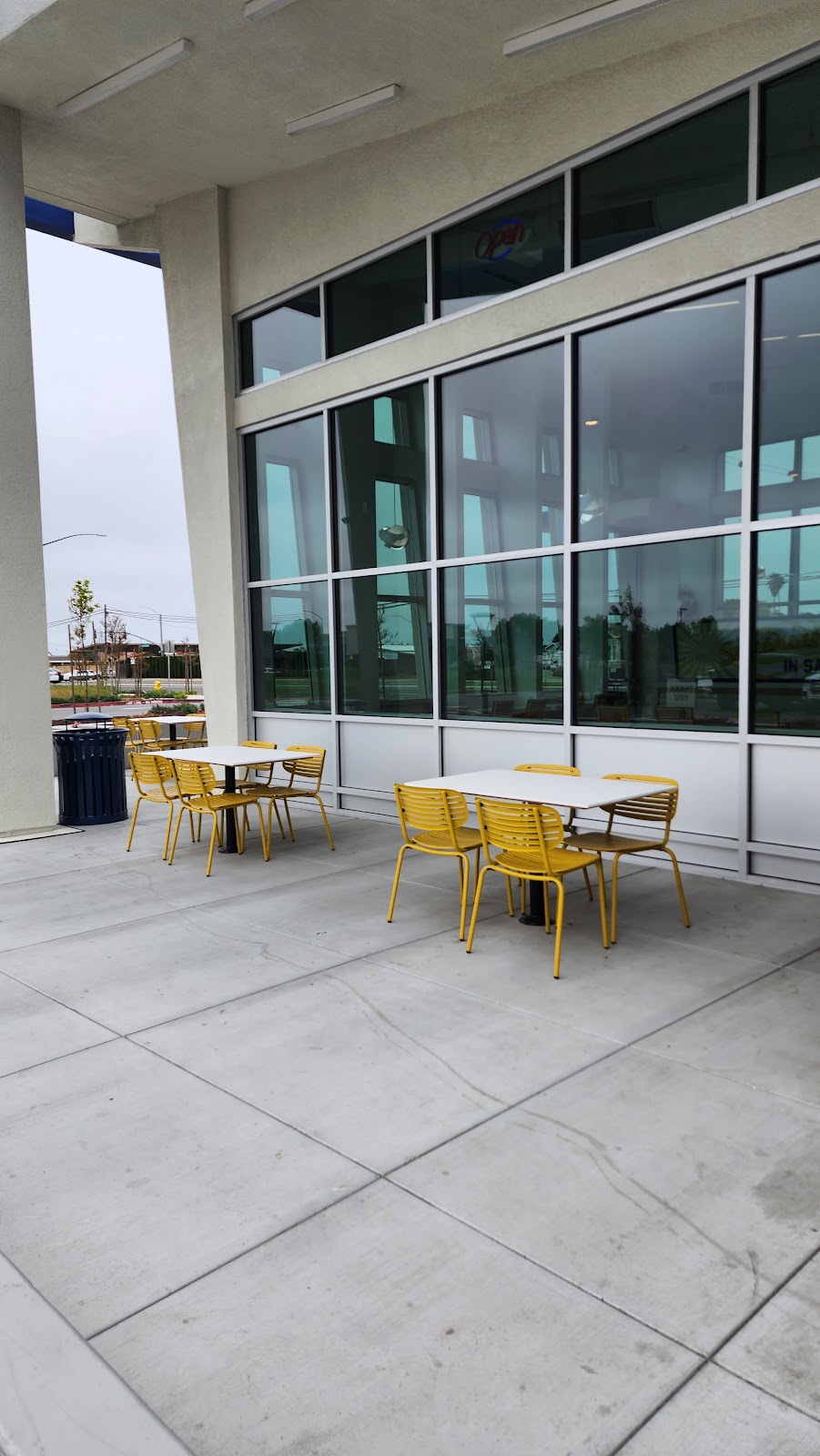 Fosters Freeze | restaurant | 105 E Boronda Rd, Salinas, CA 93906, USA | 8312731520 OR +1 831-273-1520