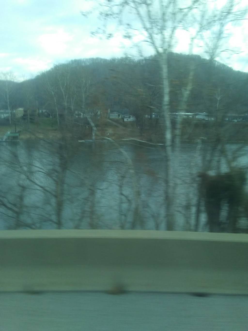 Chums Hotdogs | restaurant | 8315 Maccorkle Ave, Charleston, WV 25315, USA | 3049492486 OR +1 304-949-2486