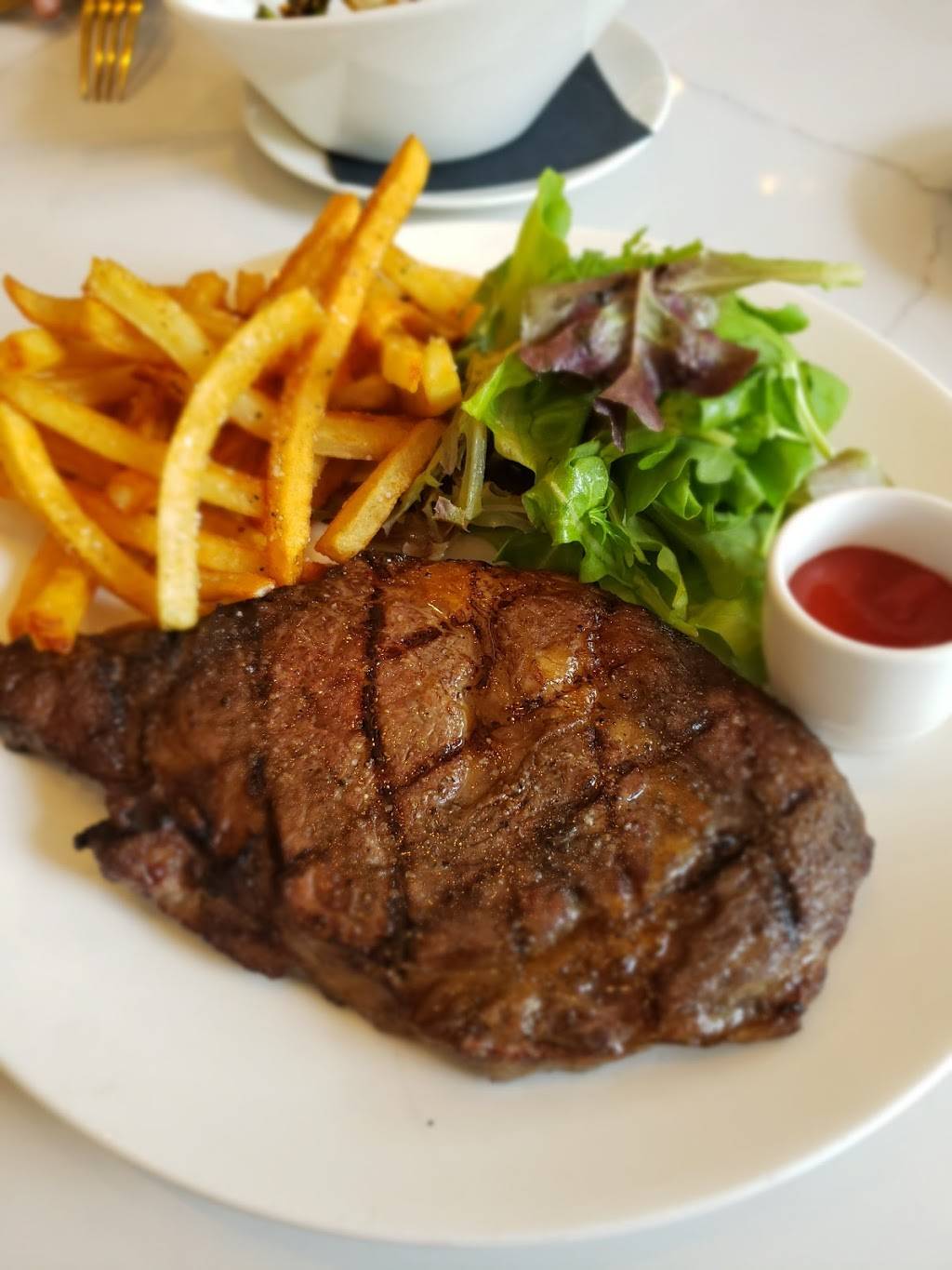 Bisou | restaurant | 4444 Westheimer Rd Suite A-120, Houston, TX 77027, USA | 7139553855 OR +1 713-955-3855