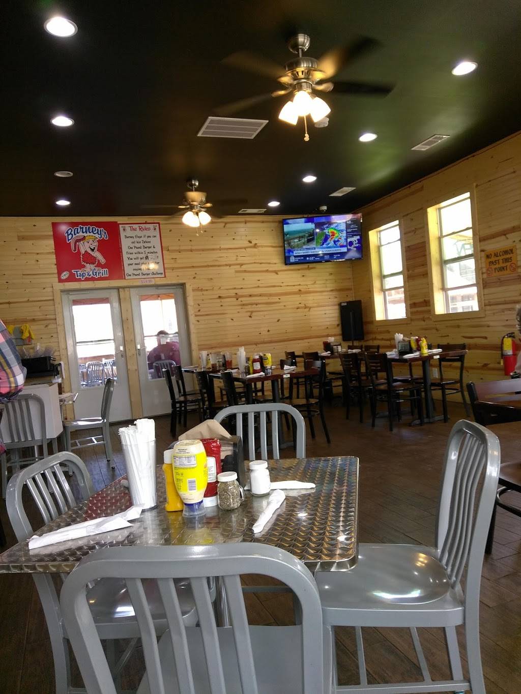 Barneys Tap & Grill | restaurant | 3412, 147 S Main St, Hiawassee, GA 30546, USA | 7069703799 OR +1 706-970-3799