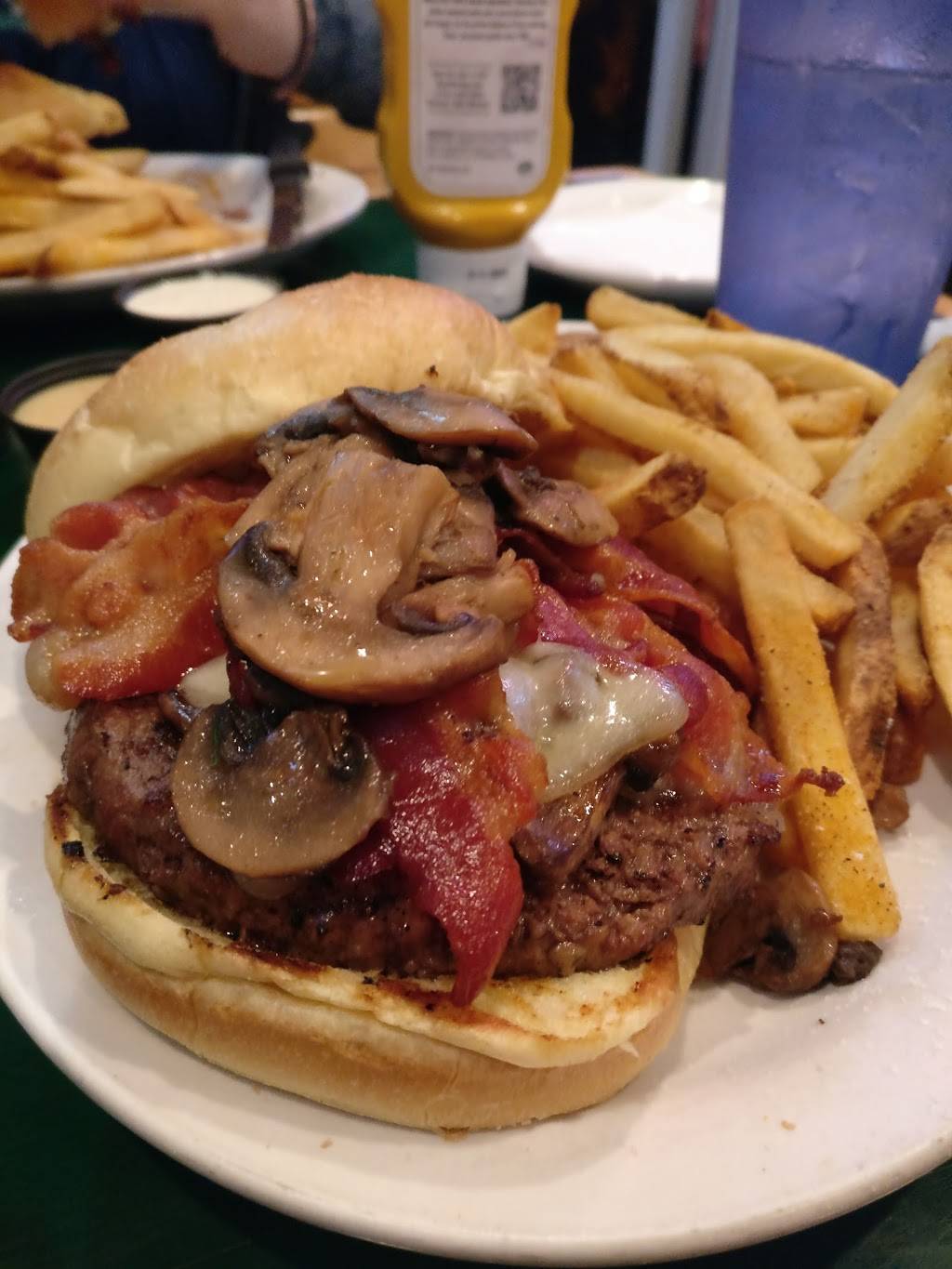 Gators Dockside Lake City | restaurant | 313 NW Commons Loop, Lake City, FL 32055, USA | 3864385446 OR +1 386-438-5446