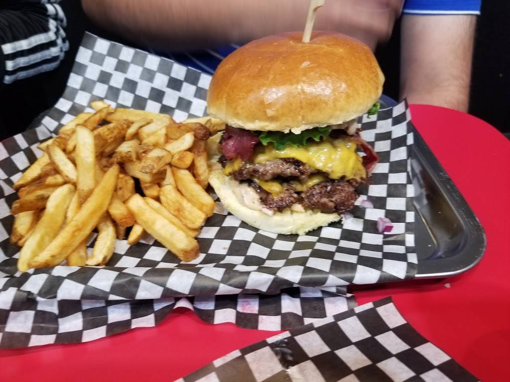 Top Gun burger | restaurant | 3-5955 Latimer Dr, Mississauga, ON L5V 0B7, Canada | 9055420999 OR +1 905-542-0999