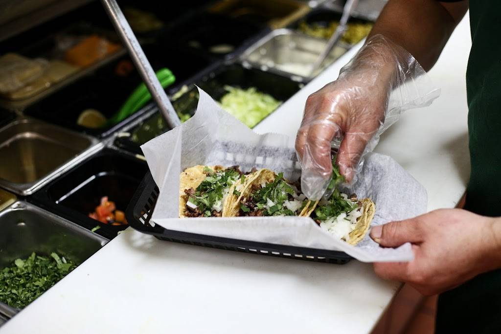 Tastee Bites | restaurant | 2953 W Jefferson St, Joliet, IL 60435, USA | 8157444040 OR +1 815-744-4040