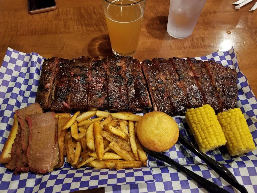 Famous Daves Bar-B-Que | restaurant | 12148 S Cleveland Ave, Fort Myers, FL 33907, USA | 2396903283 OR +1 239-690-3283