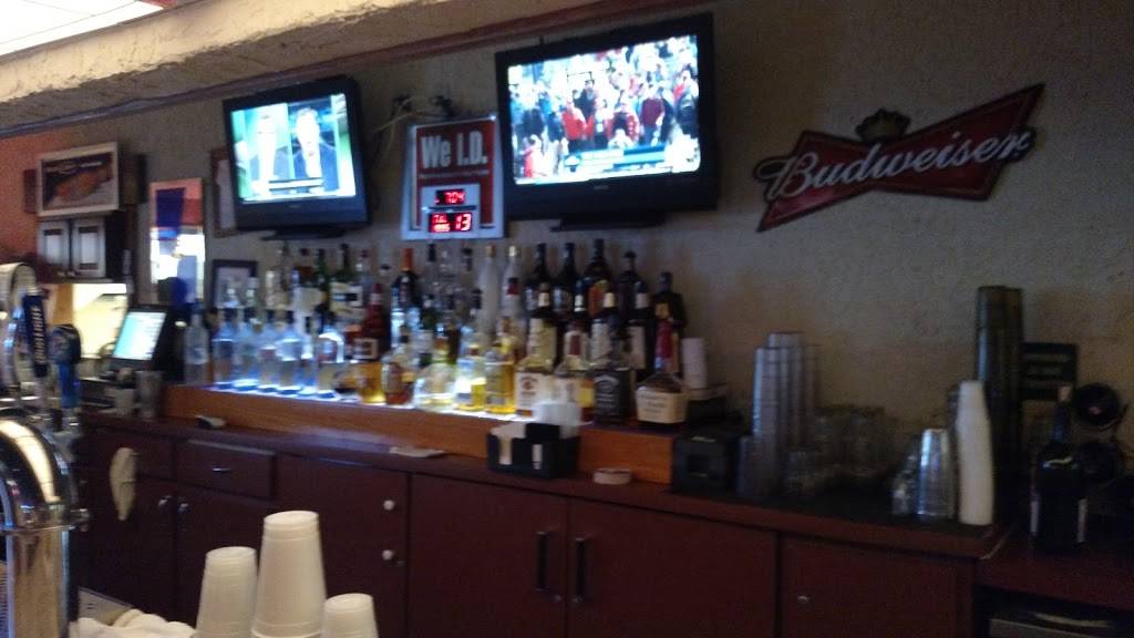 The PUB at the Bowl | restaurant | 890 Avenida Central, Lady Lake, FL 32159, USA | 3527532747 OR +1 352-753-2747