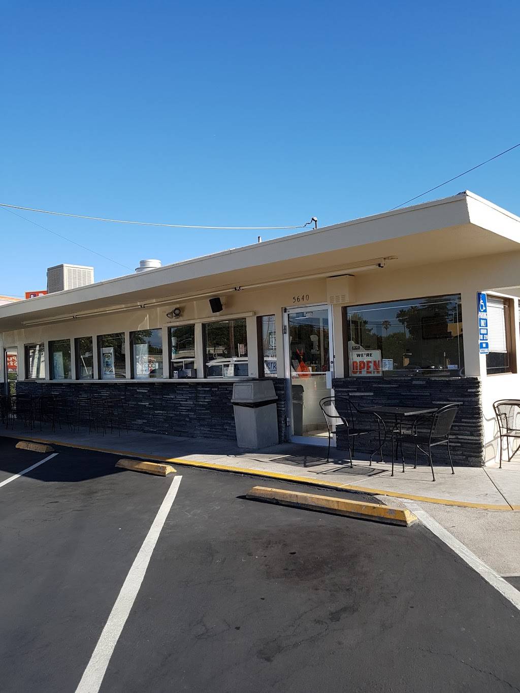 Cookies Drive In | restaurant | 5640 H St, Sacramento, CA 95819, USA | 9164578353 OR +1 916-457-8353