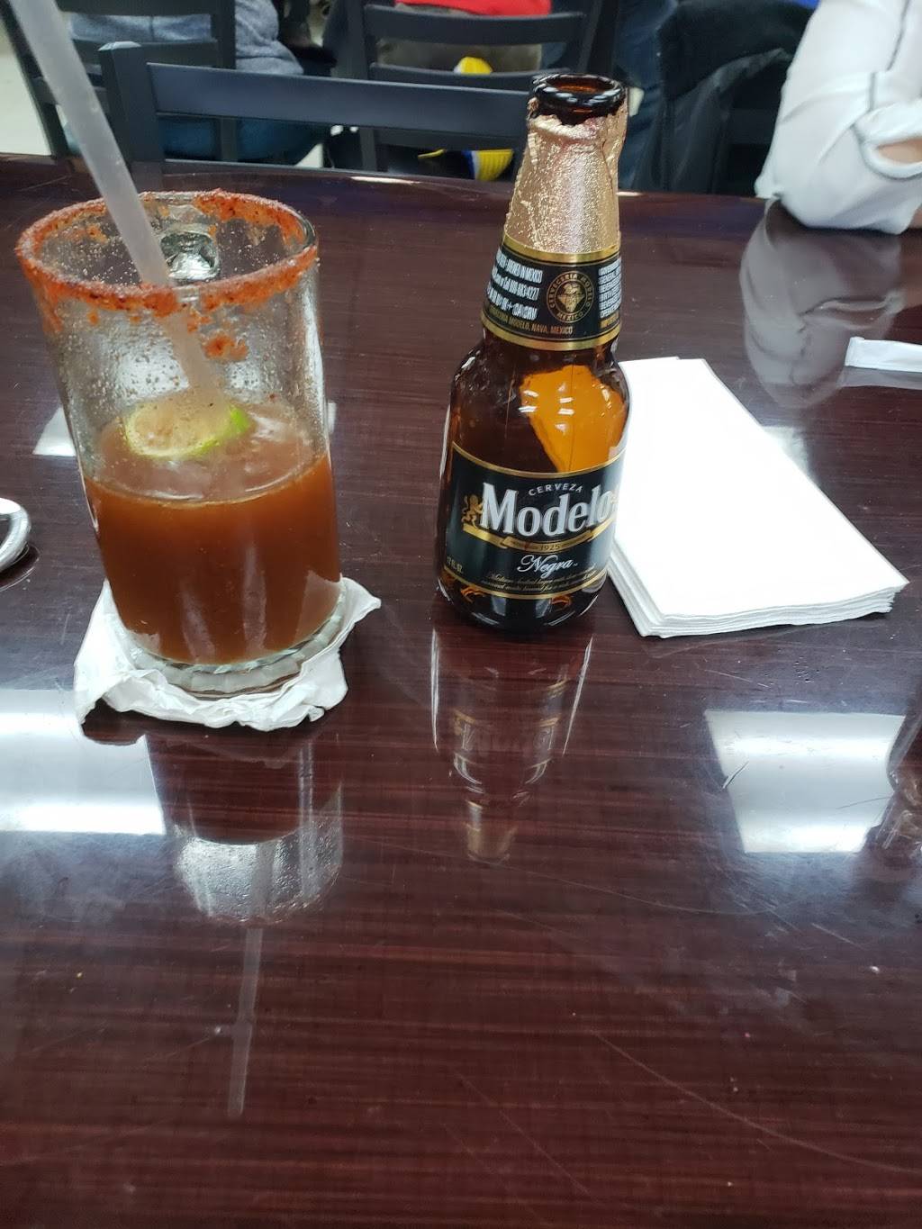 El Tsunami | restaurant | 2222 South 13th Street, Milwaukee, WI 53215, USA | 4142557791 OR +1 414-255-7791