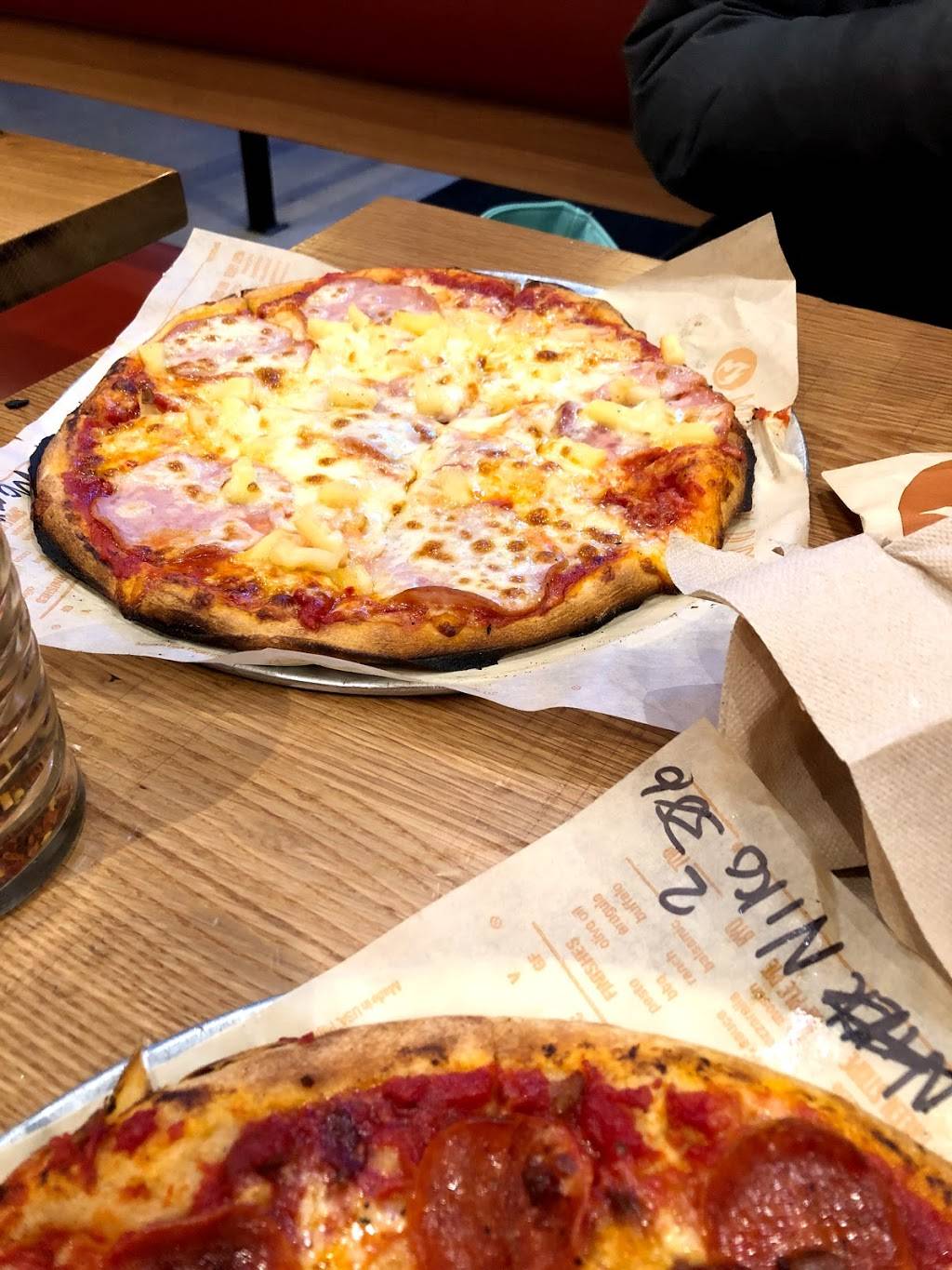 Blaze Pizza | restaurant | 511 S State St, Chicago, IL 60605, USA | 3126839092 OR +1 312-683-9092