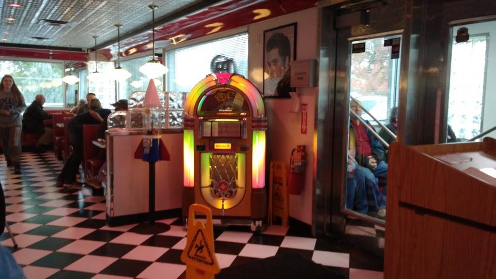 Blast from the Past Too Diner | restaurant | 623 US-1, Scarborough, ME 04074, USA | 2078833500 OR +1 207-883-3500