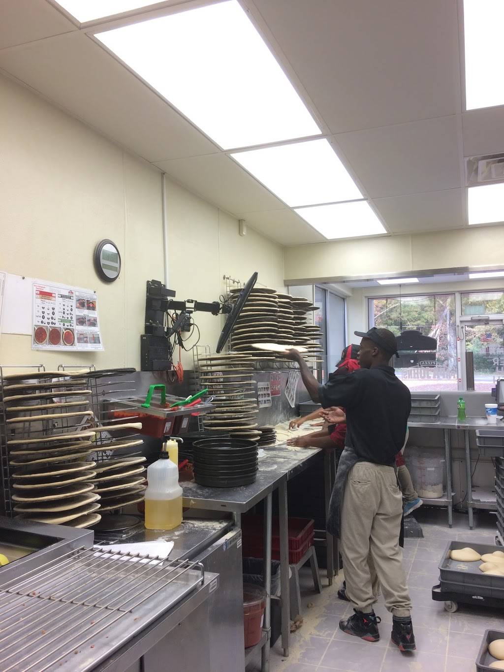 Papa Johns Pizza | restaurant | 6411 Freedom Dr, Charlotte, NC 28214, USA | 7043937272 OR +1 704-393-7272