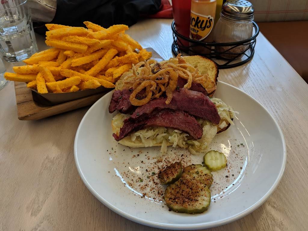 Lucky’s Noble BBQ | restaurant | 160 W Fort St, Detroit, MI 48226, USA | 9182978550 OR +1 918-297-8550