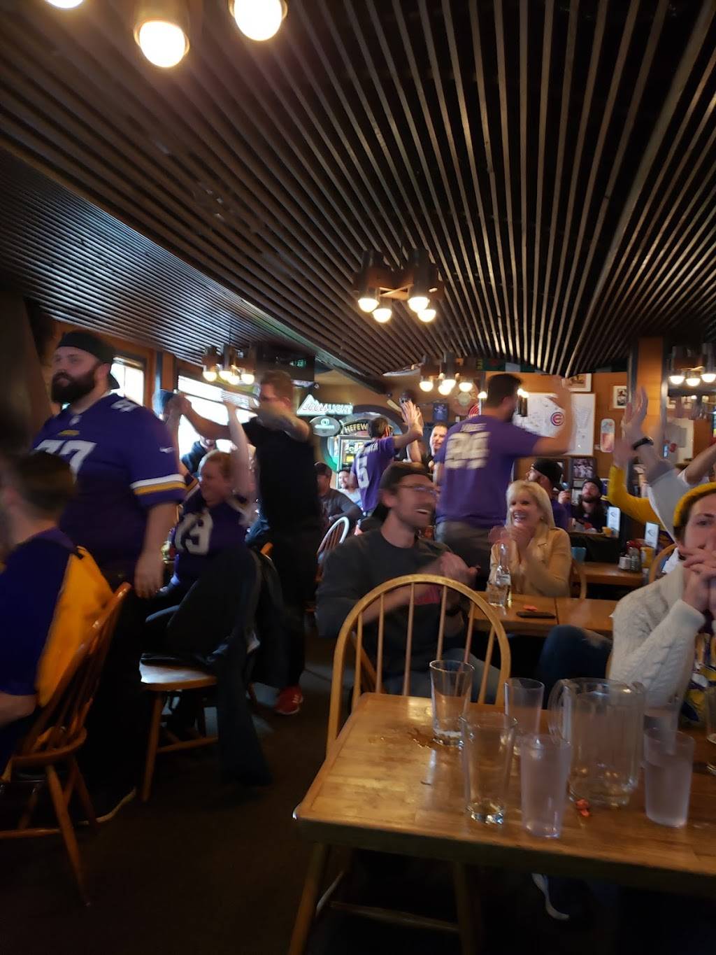 CLAUDIAS Sports Pub and Grill | restaurant | 3006 SE Hawthorne Blvd, Portland, OR 97214, USA | 5032321744 OR +1 503-232-1744