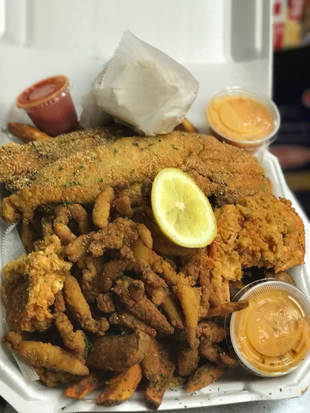 Mama Sues Kitchen | restaurant | 23 E Farm St, Waterbury, CT 06708, USA | 2036956771 OR +1 203-695-6771