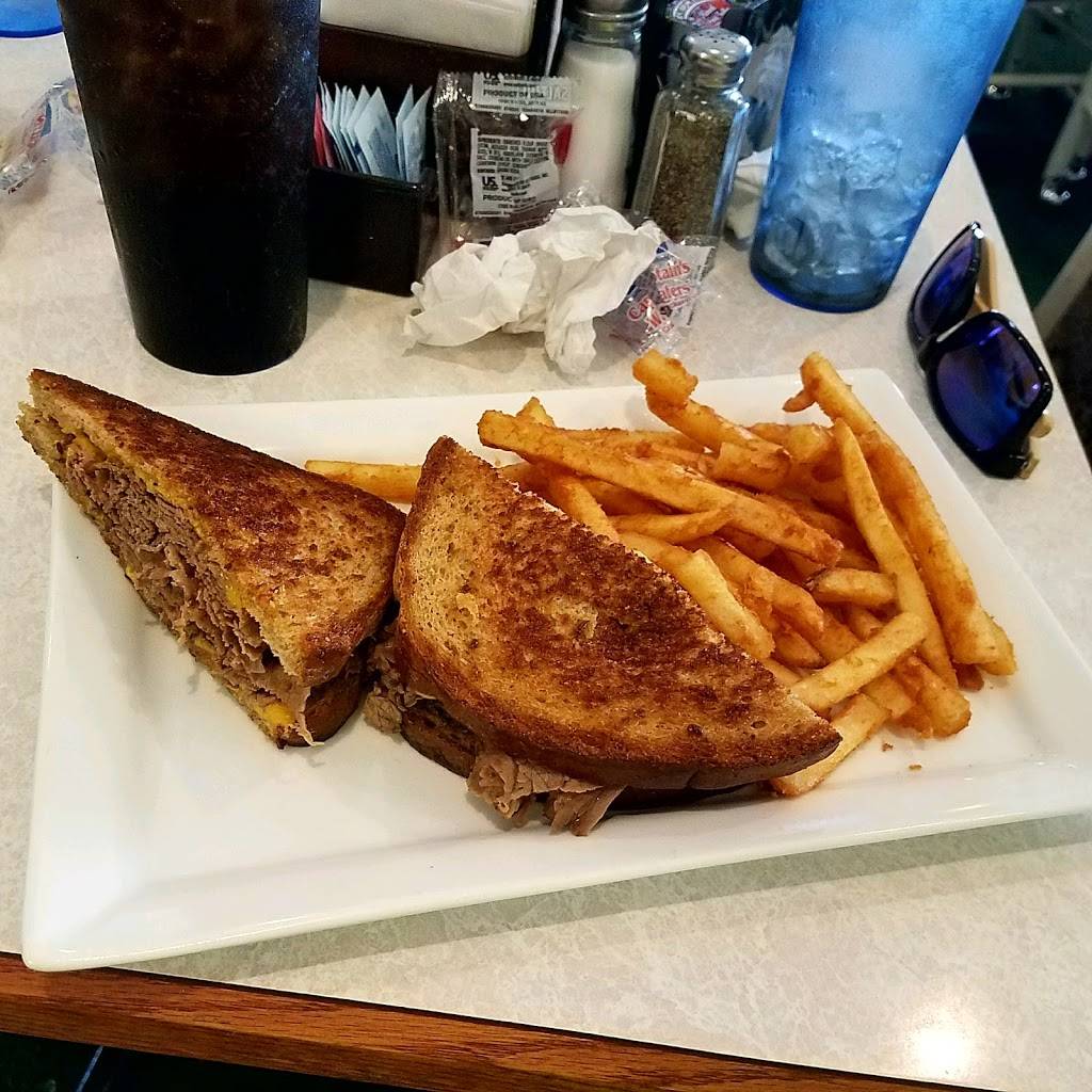 The Family Table Restaurant | restaurant | 101 N Jefferson St, Watseka, IL 60970, USA | 8154322727 OR +1 815-432-2727