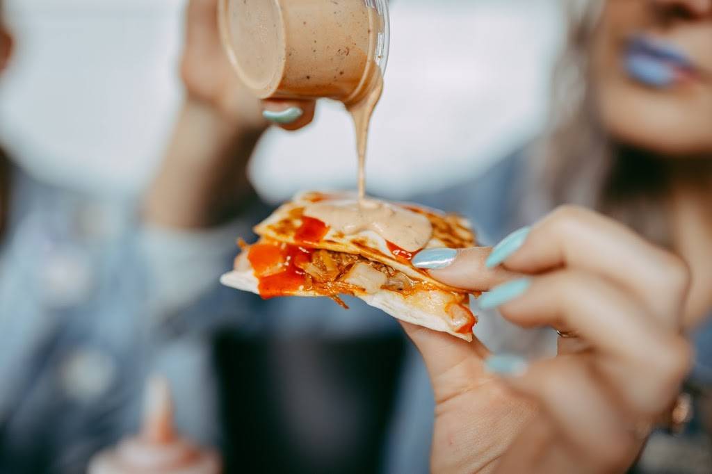 Breezy Burrito Bar | restaurant | 1000 Elmwood Ave, Buffalo, NY 14222, USA | 7163818996 OR +1 716-381-8996