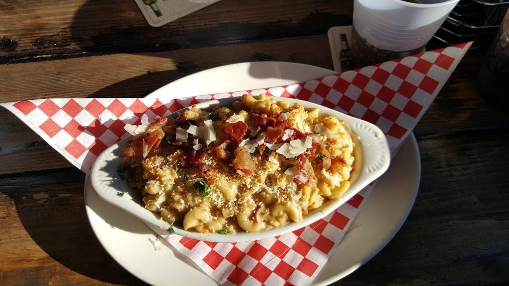 OMalleys Irish Pub | restaurant | 2403 6th Ave, Tacoma, WA 98406, USA | 2536279403 OR +1 253-627-9403