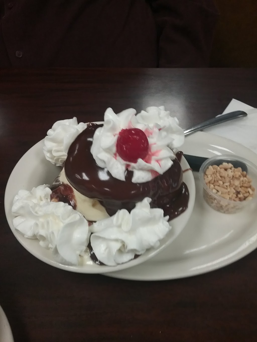 Rivercrest Family Dining | restaurant | 37531 Harper Ave, Clinton Twp, MI 48036, USA | 5864633335 OR +1 586-463-3335