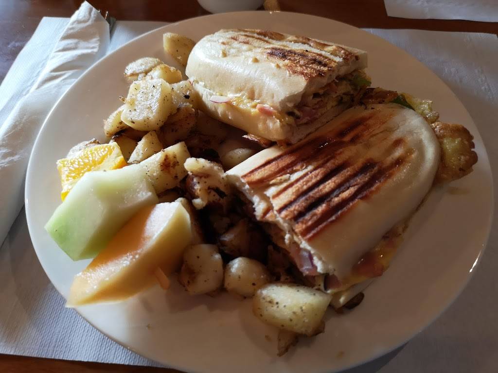 Saint-Eloi Café Bistro | restaurant | 100 Rue Atawe, Gatineau, QC J8Y 6V8, Canada | 8195953222 OR +1 819-595-3222