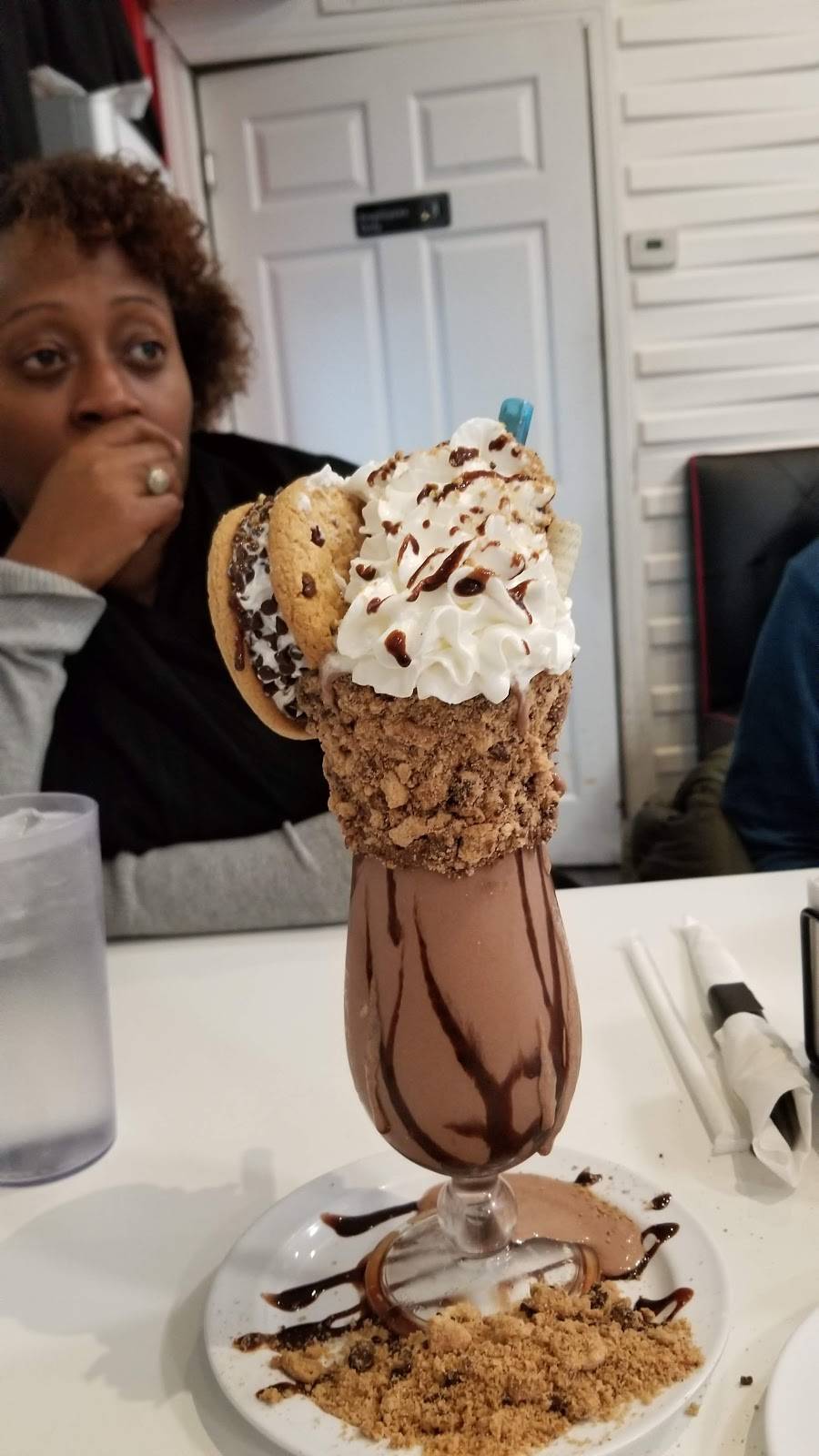 Jenavies Cafe | restaurant | 2920 Bruckner Blvd, Bronx, NY 10465, USA | 7186841324 OR +1 718-684-1324