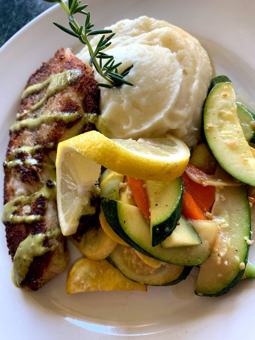 Covas Great American Food | restaurant | 2000 E Childs Ave, Merced, CA 95341, USA | 2095804598 OR +1 209-580-4598