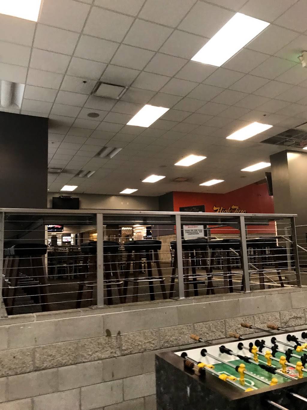 High Five at the Plex | restaurant | 800 Embedded Way, San Jose, CA 95138, USA | 4083655500 OR +1 408-365-5500