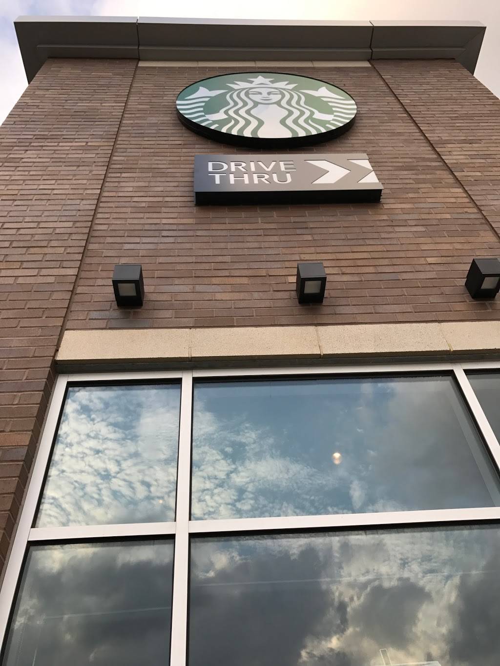 Starbucks | cafe | 110 Town Square Pl #2, King of Prussia, PA 19406, USA | 2158014510 OR +1 215-801-4510