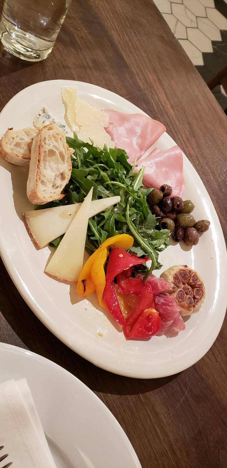 Delucca Gaucho Pizza and Wine | restaurant | 1628 Oak Lawn Ave Ste 100, Dallas, TX 75207, USA | 2147749903 OR +1 214-774-9903