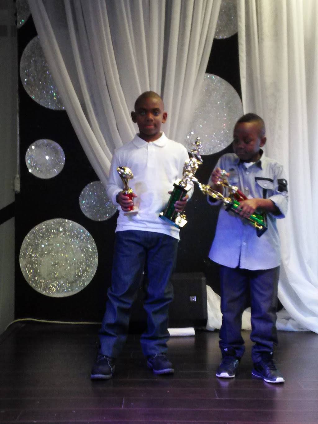 Swayz Restaurant | restaurant | 9750 Walnut St #114, Dallas, TX 75243, USA | 2145703133 OR +1 214-570-3133