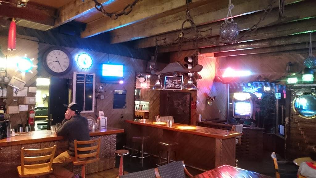 Lighthouse Restaurant & Bar | restaurant | 10808 NW St Helens Rd, Portland, OR 97231, USA | 5032408827 OR +1 503-240-8827