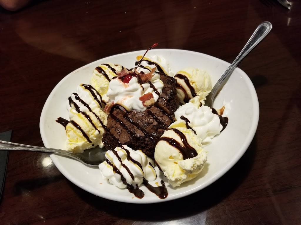 The Hill Bar & Grill | restaurant | 4800 E Douglas Ave, Wichita, KS 67208, USA | 3162011190 OR +1 316-201-1190