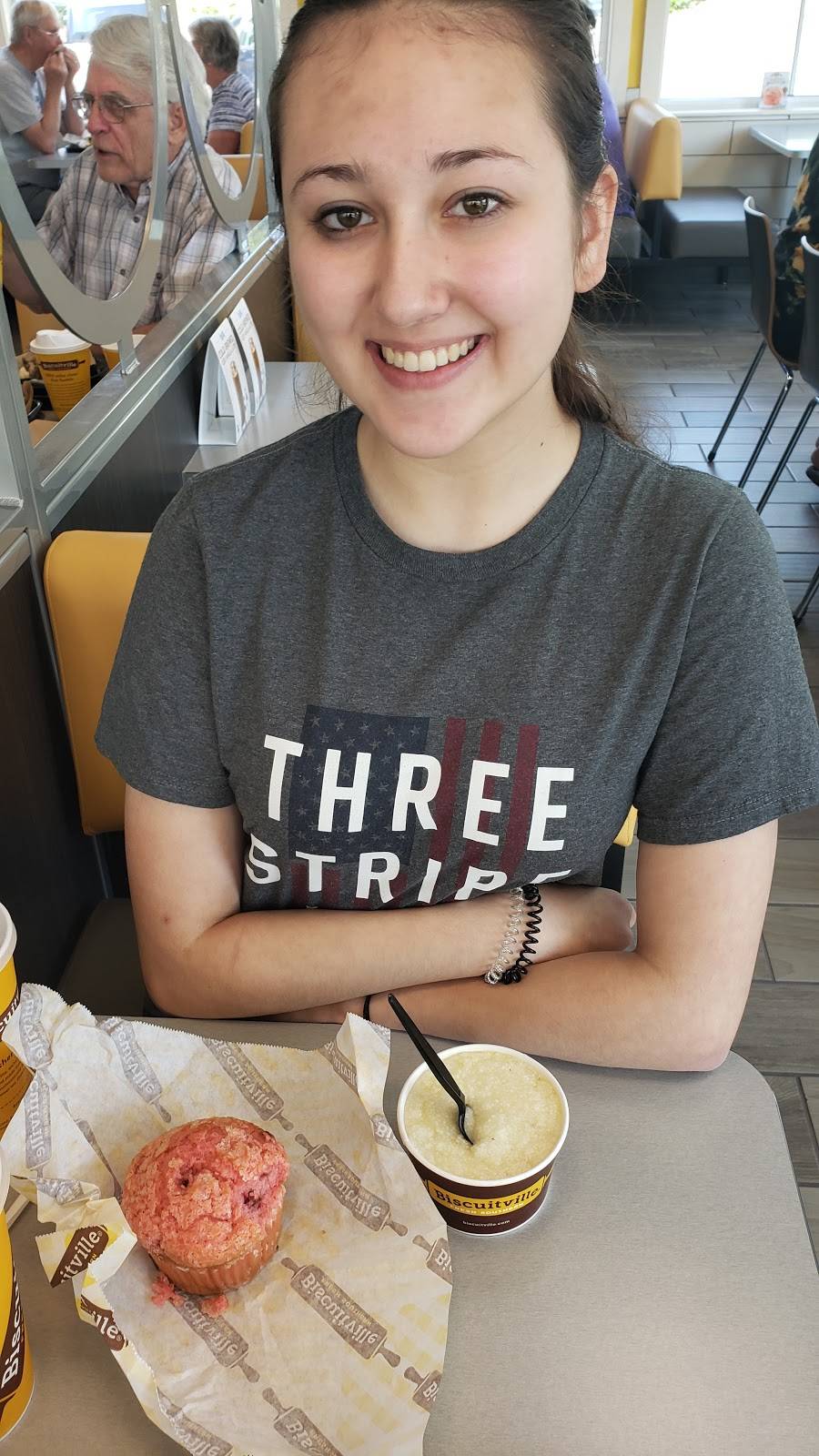 Biscuitville | cafe | 605 Stellata Dr, Fuquay-Varina, NC 27526, USA | 9195776380 OR +1 919-577-6380