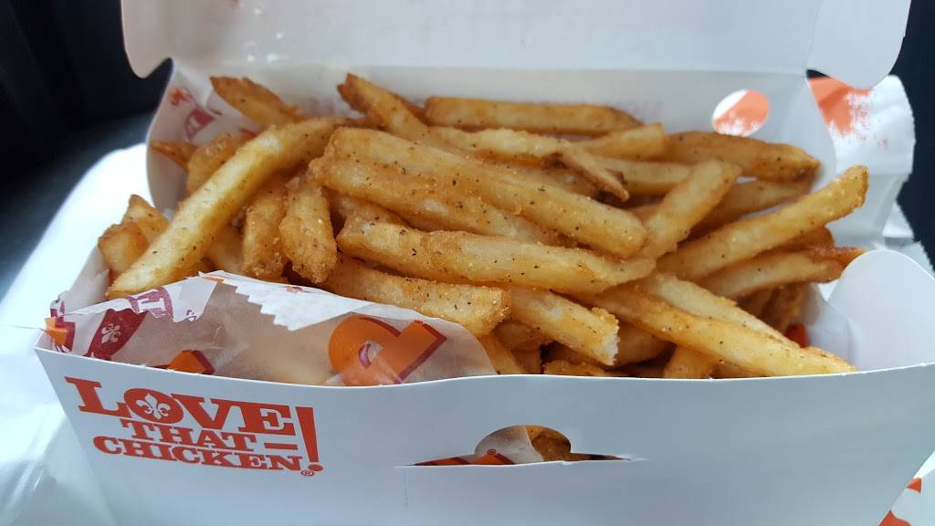 Popeyes Louisiana Kitchen | restaurant | 405 Army Trail Rd, Bloomingdale, IL 60108, USA | 6308931070 OR +1 630-893-1070