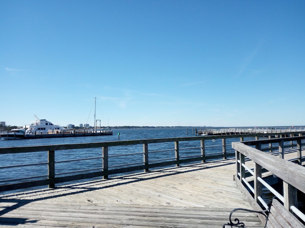 Poppys Crazy Lobster Destin | restaurant | 138 Fishermans Cove, Miramar Beach, FL 32550, USA | 8503511996 OR +1 850-351-1996