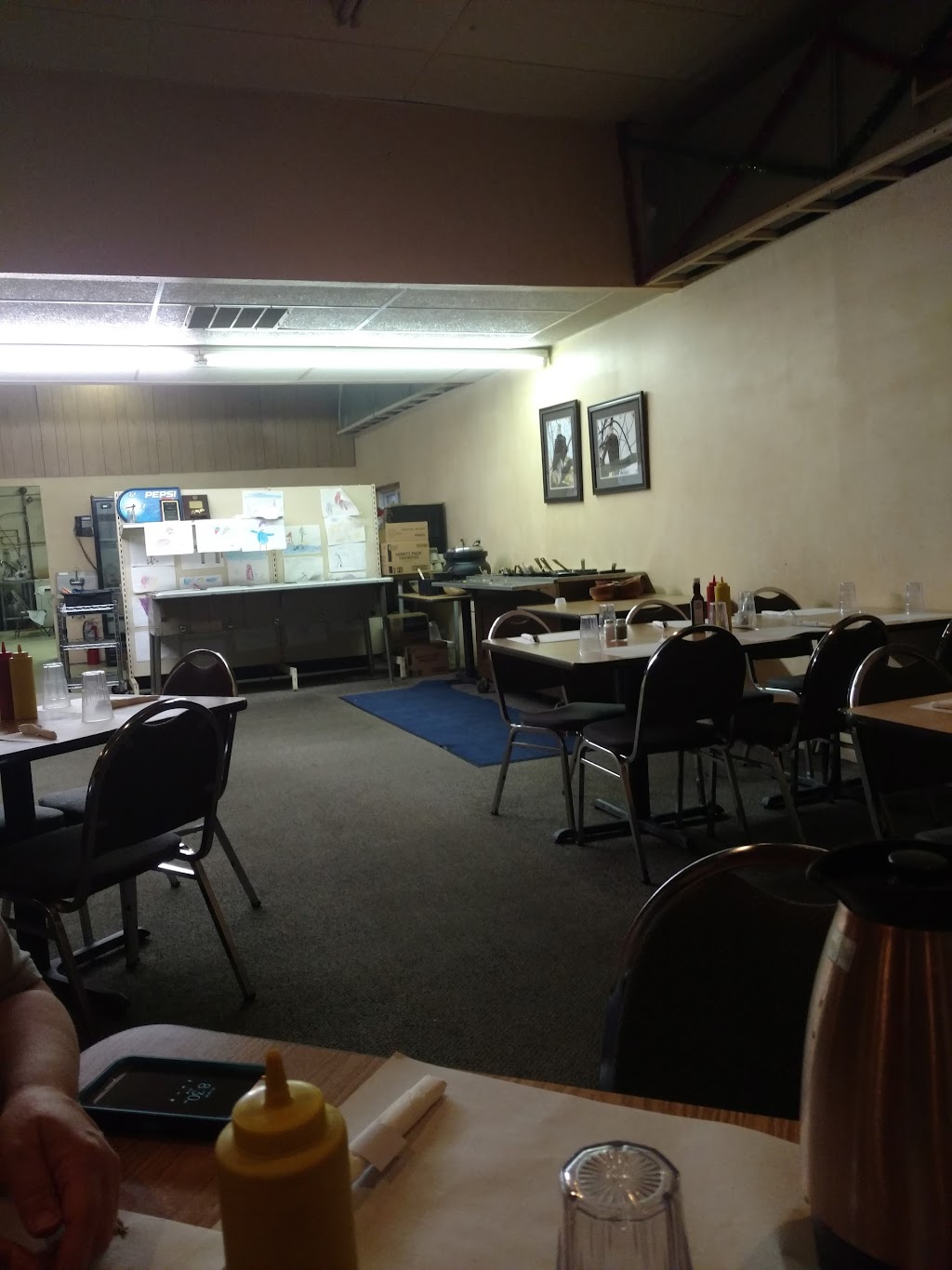 Bennys | restaurant | 200 Main Ave, Lemmon, SD 57638, USA | 6053747257 OR +1 605-374-7257