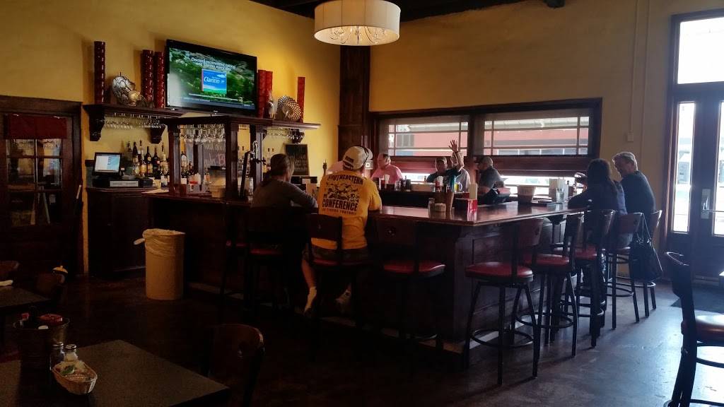 Dupuys Seafood and Steak | restaurant | 108 S Main St, Abbeville, LA 70510, USA | 3378932336 OR +1 337-893-2336