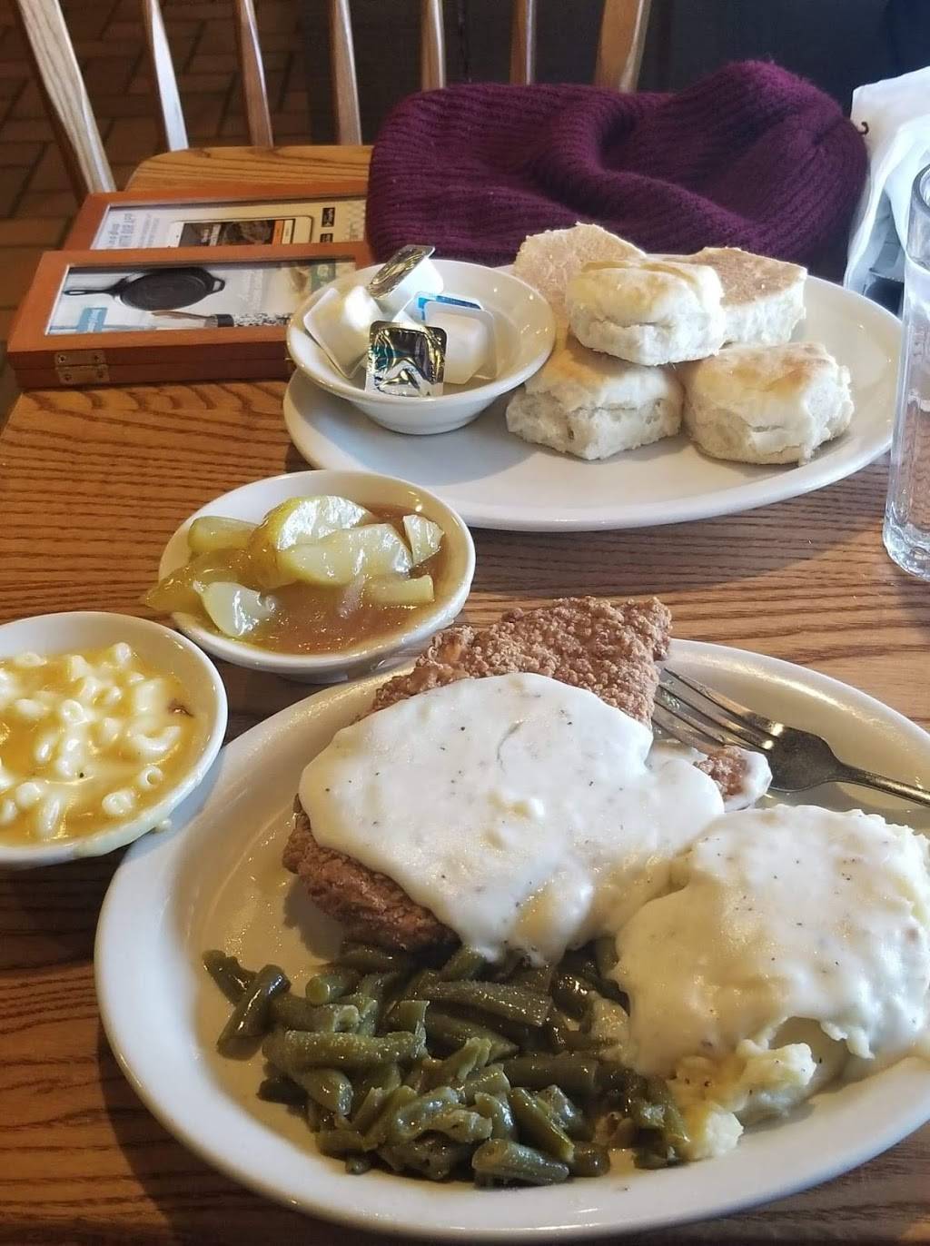 Cracker Barrel Old Country Store | restaurant | 730 N Lyford Rd, Rockford, IL 61107, USA | 8152261944 OR +1 815-226-1944