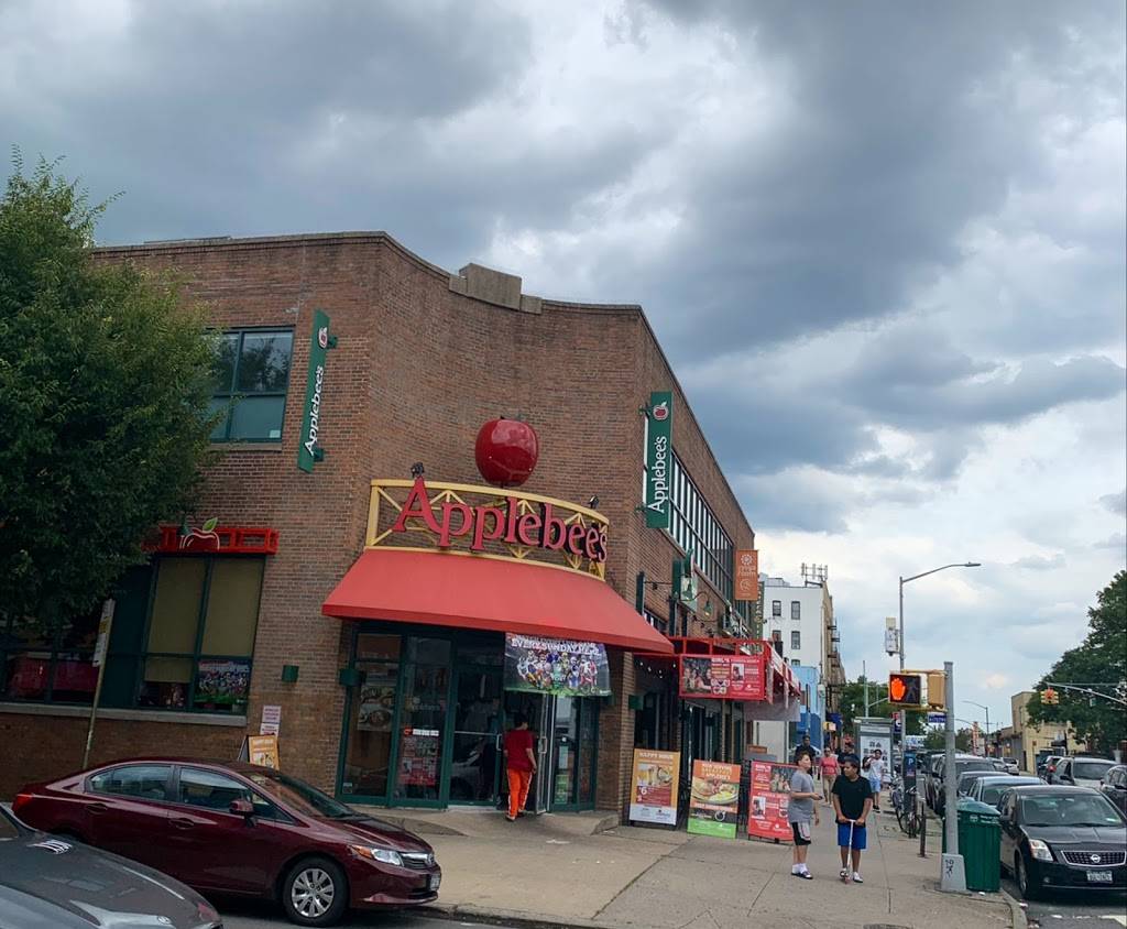 Applebees Grill + Bar | restaurant | 38-01 35th Ave, Astoria, NY 11101, USA | 7189437404 OR +1 718-943-7404