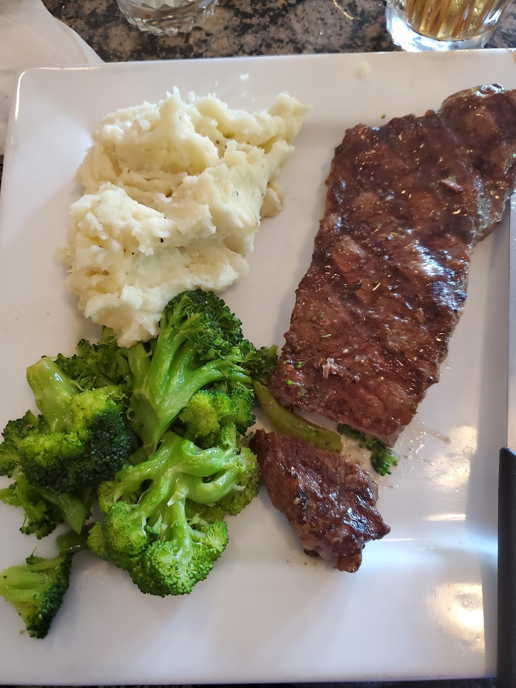 Driscoll & Sons Cafe | restaurant | 2101 Douglas Run Rd, Elizabeth, PA 15037, USA | 7246330797 OR +1 724-633-0797